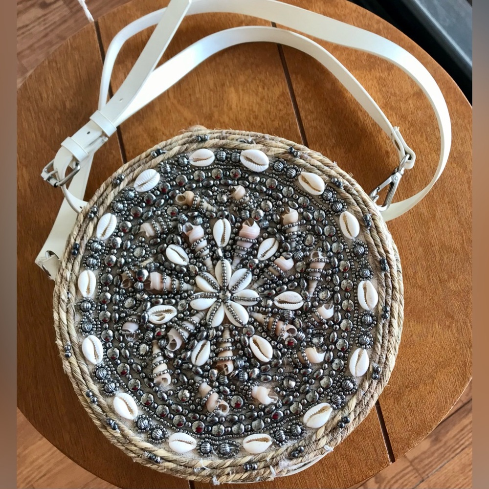 Zara Round esparto Crossbody Bag Seashell Detail NEW